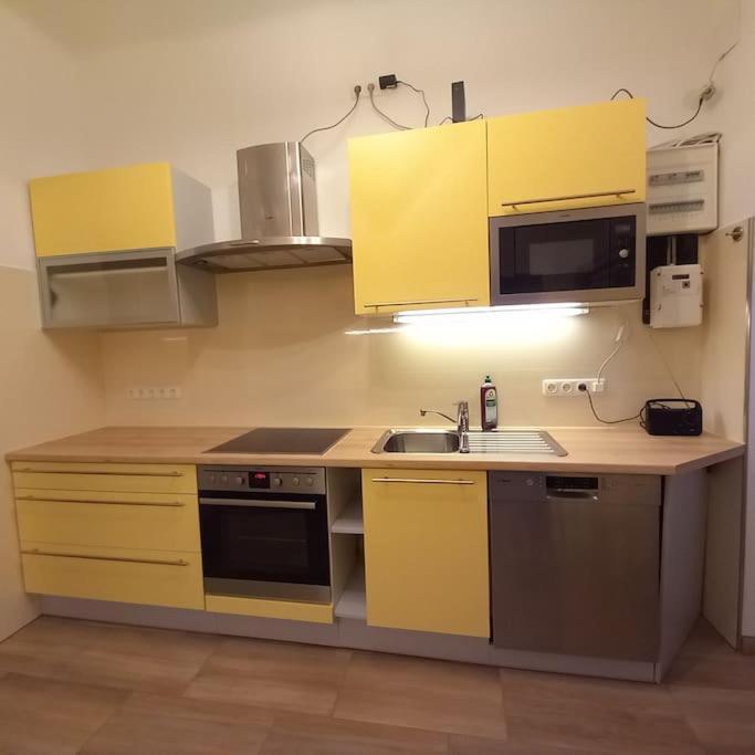 Altbauwohnung Neu Saniert - Fuer Familien Geeignet Viena Exterior foto